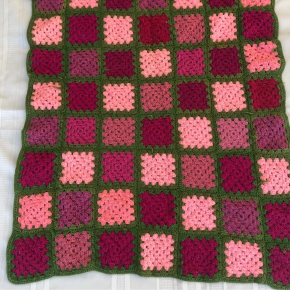 Granny square afghan crochet throw blanket pink, magenta, green VINTAGE handmade - Picture 2 of 7
